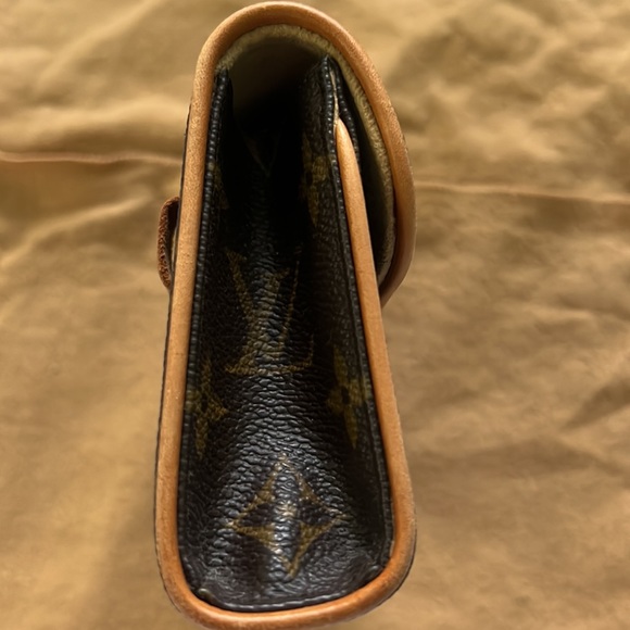 LOUIS VUITTON: Florentine Pochette Monogram w/o Belt - Picture 3 of 9